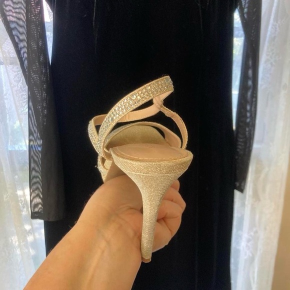 Kelly & Katie Sparkling Gold and Tan Heels 9 - Picture 4 of 6